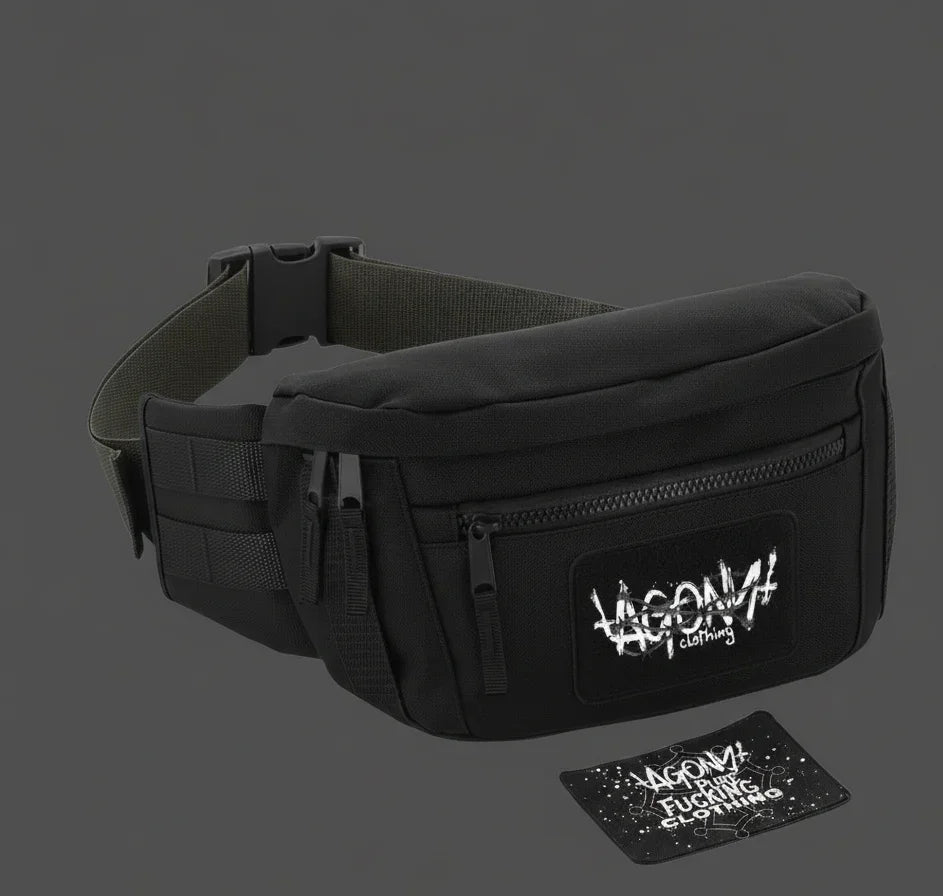 Banane noire Agony Clothing avec logo blanc, streetwear alternatif, fond gris.