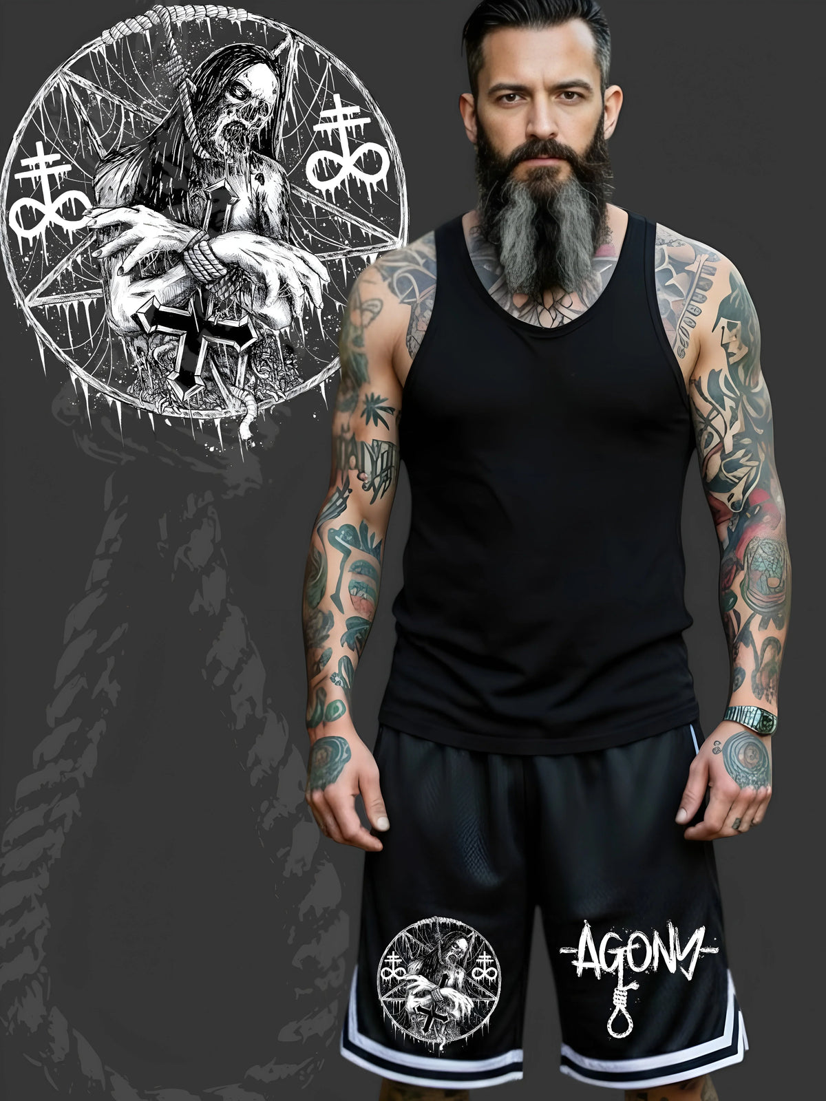 Homme tatoué en débardeur noir et shorts Agony Clothing, motifs dark et occultes, style alternatif.