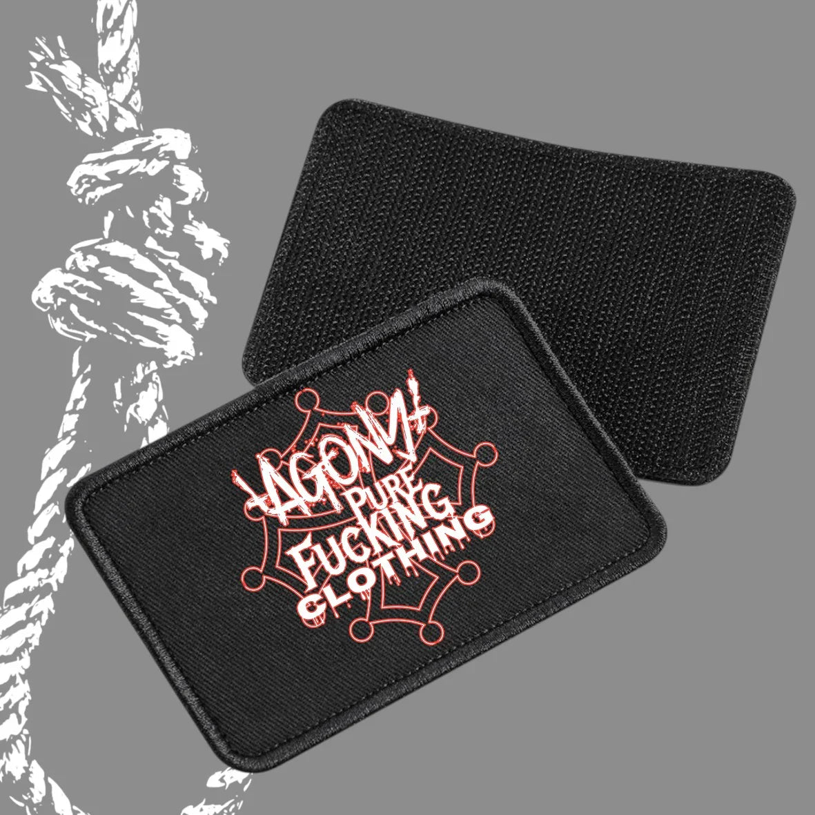 Patch noir Agony Clothing au design graphique dark, streetwear alternatif, fond corde blanche.