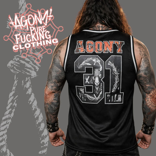 Homme tatoué de dos portant un débardeur Agony Clothing avec motif chèvre dark et numéro 31.